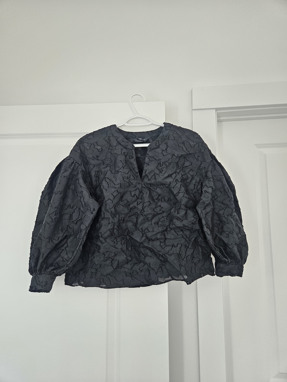 Club Monaco Black Textured Puff-Sleeve Blouse